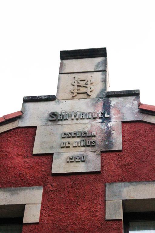 Escuelas De Fuentes Villaviciosa  Bagian luar foto